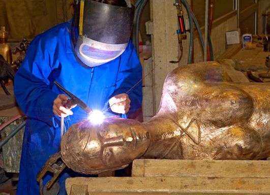 Saldatura e finitura del bronzo