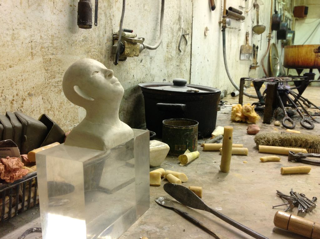 Busto in gesso in fonderia