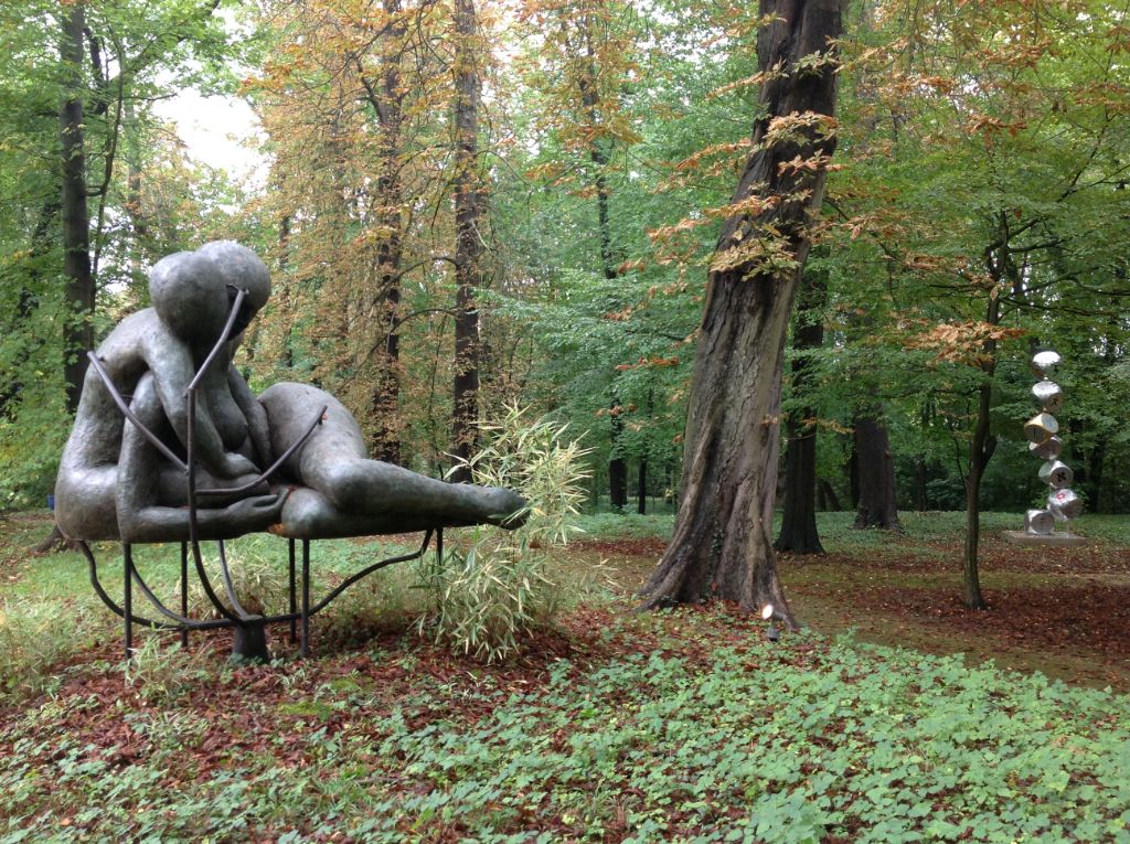 Sculture nel parco — installazione all'aperto