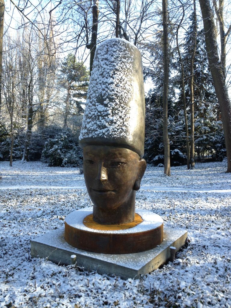 Scultura Derwich sotto la neve